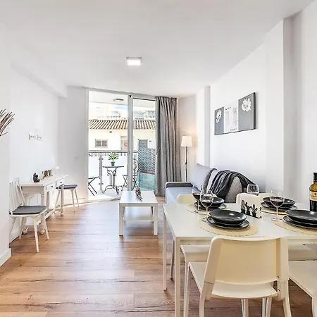 Apartment Stunning In With Wifi And 1 Bedrooms *